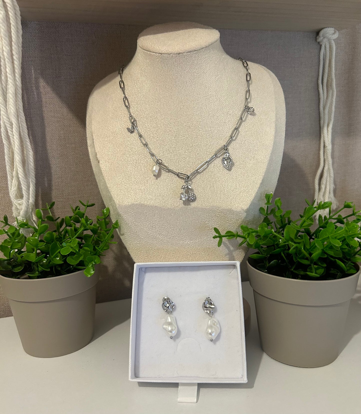 Collier madison en argenté et les boucles d'oreille Clara