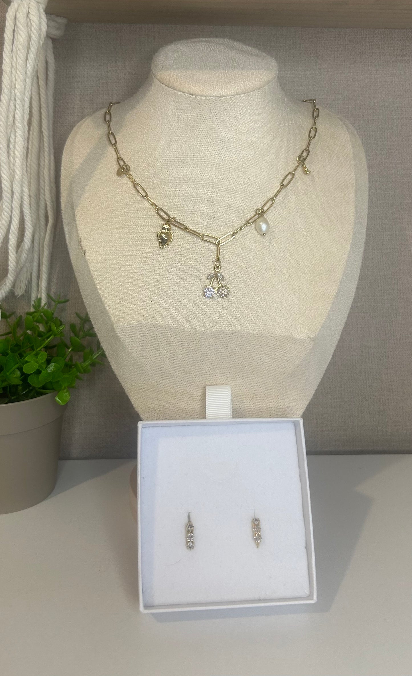 coffret collier Madison et doré et les boucles d'oreille Rosalie