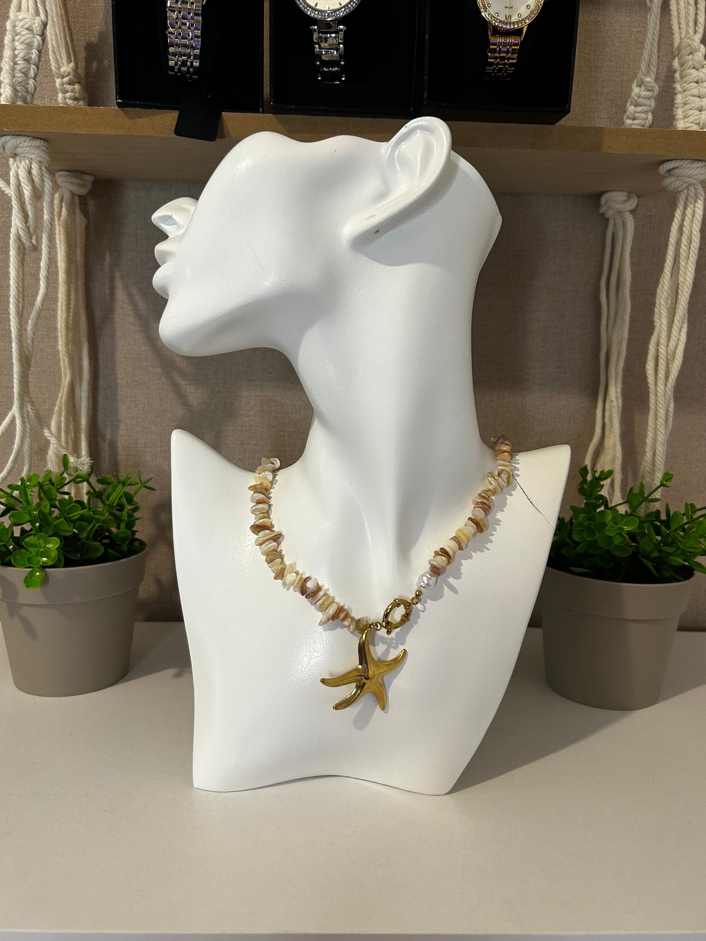 Collier Dana